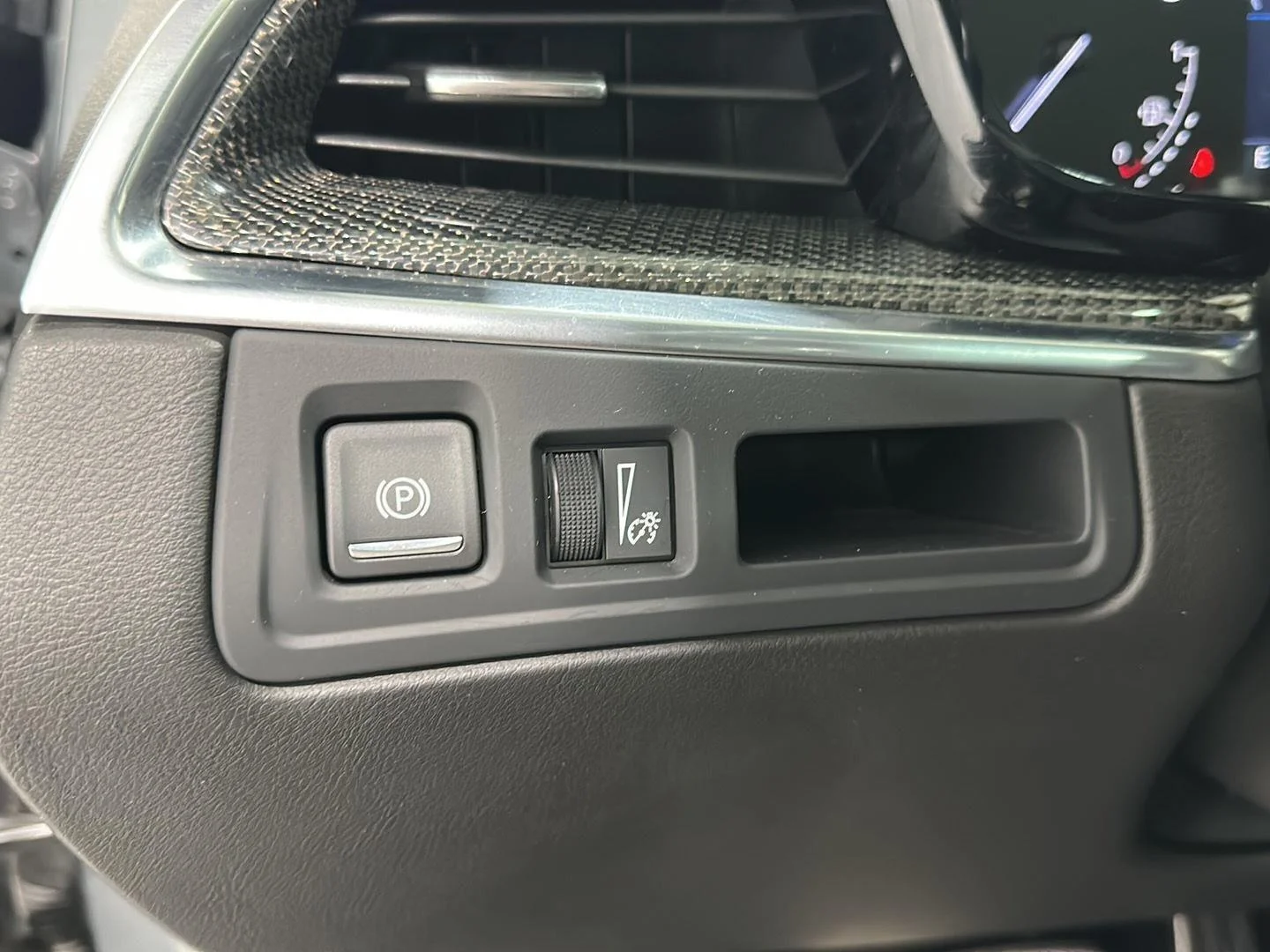 Used 2021 SATIN STEEL METALLIC Cadillac AWD Sport image 16