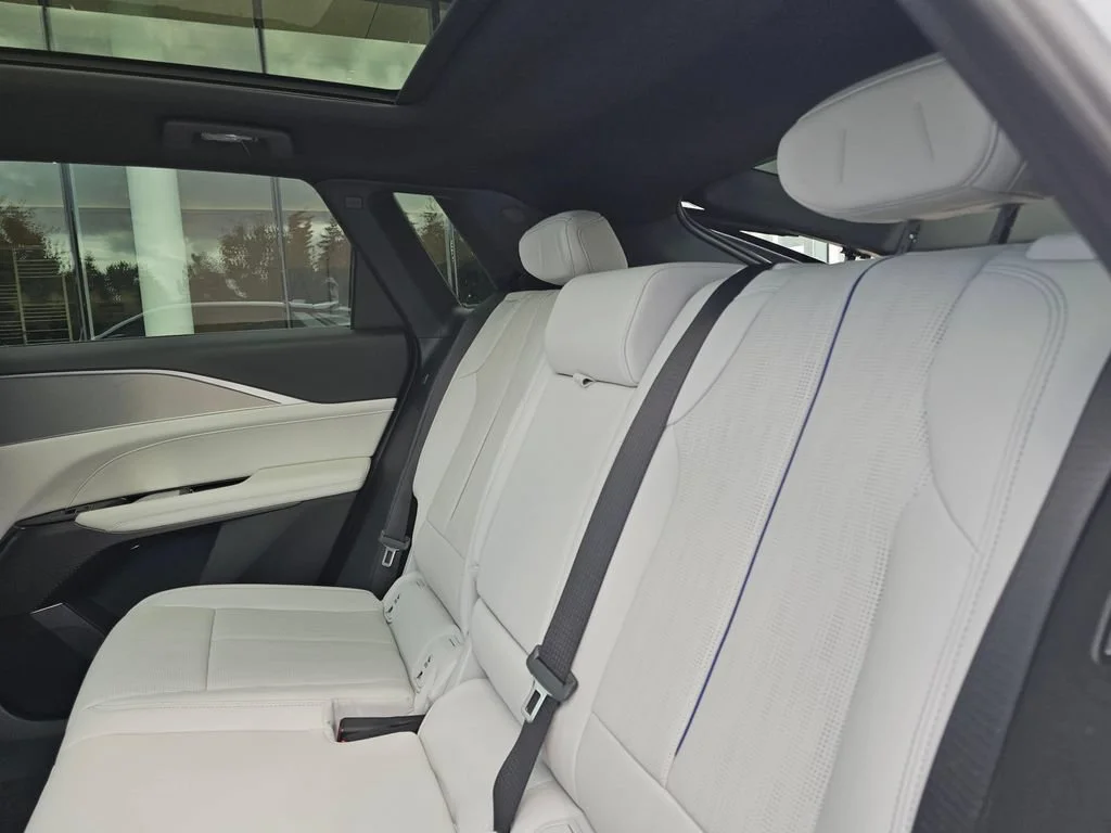New 2027 Vibrant White Tricoat Cadillac Sport image 20