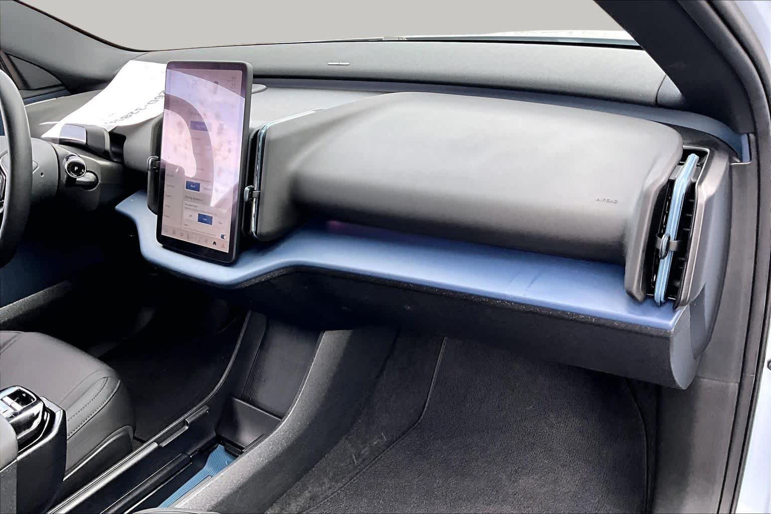 Used 2026 Cloud Blue Volvo Cross Country Ultra image 15