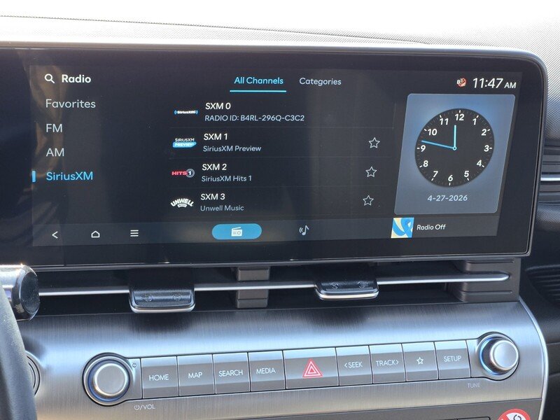Used 2025 White HYUNDAI SEL FWD image 19