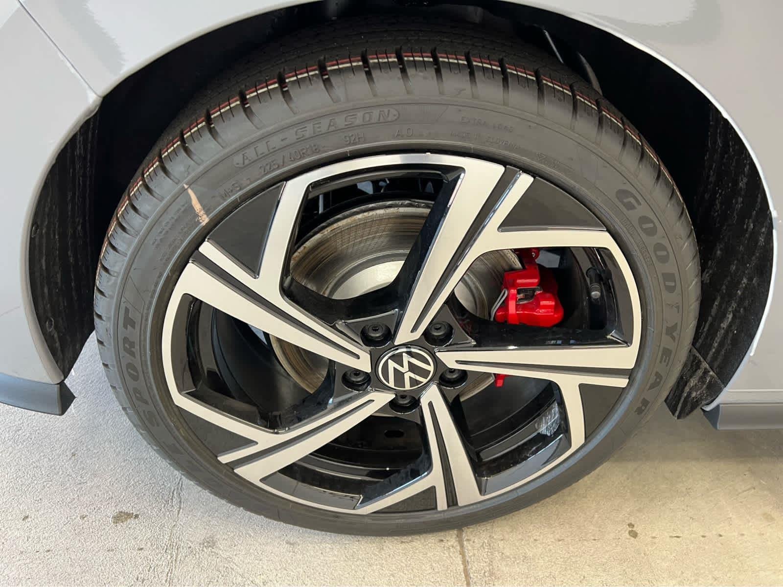 2026 Volkswagen Golf GTI SE - Photo 9