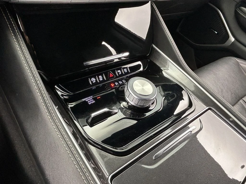 Used 2023 Diamond Black Crystal Pearlcoat Jeep Base image 26