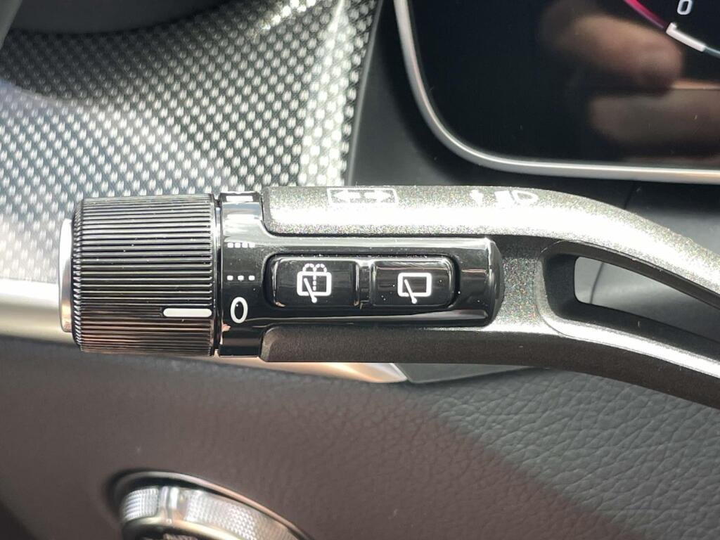 New 2026 2040/Black Mercedes-Benz GLC 300 image 36