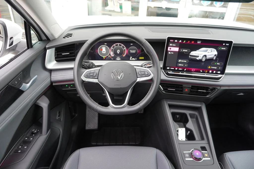 Certified Used 2026 White/off-white Volkswagen 2.0T SE image 23