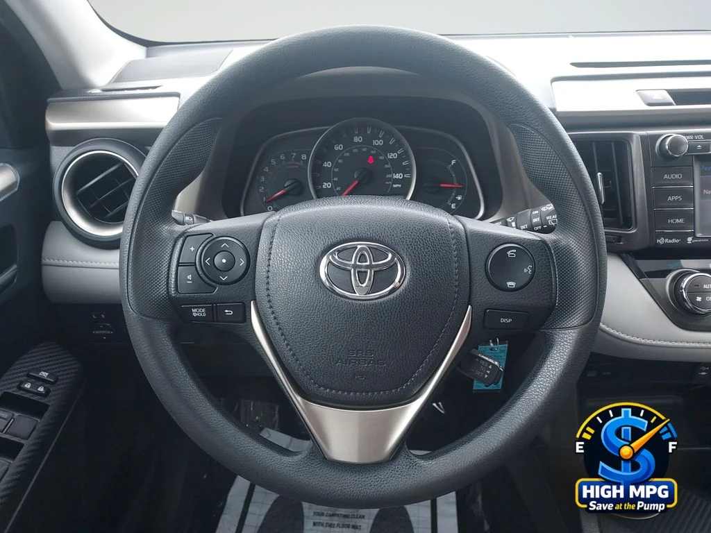 Used 2014 Red Toyota XLE image 21