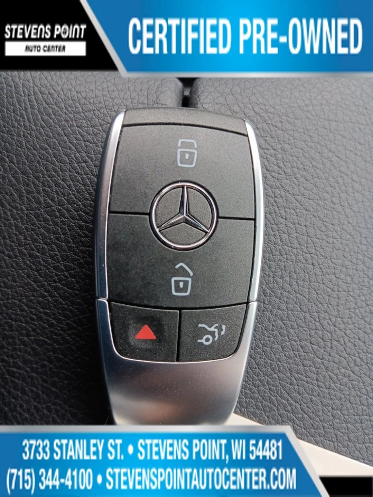 Used 2022 Polar White Mercedes-Benz GLC 300 image 33