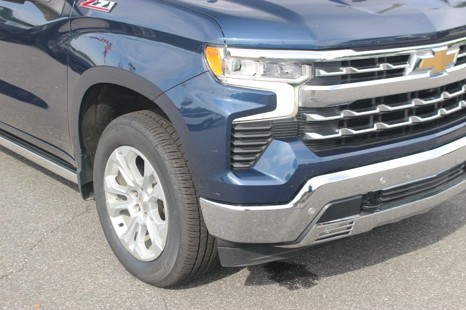 Used 2022 Northsky Blue Metallic Chevrolet LTZ image 9