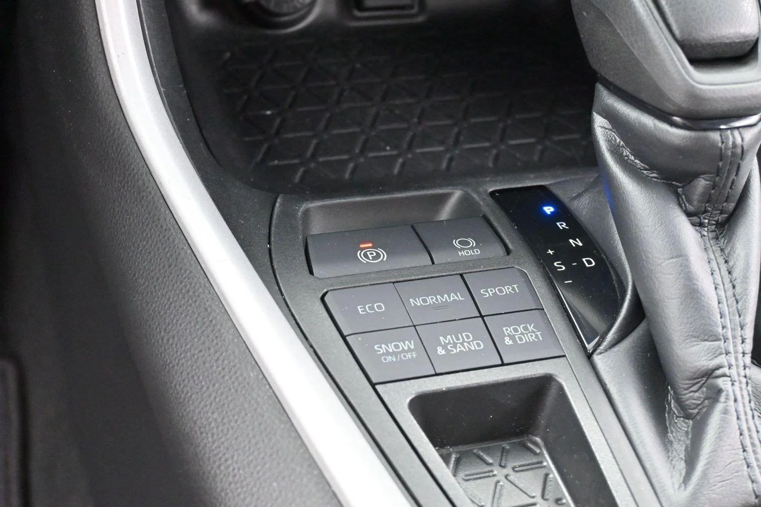 Used 2022 Magnetic Gray Metallic Toyota LE image 20