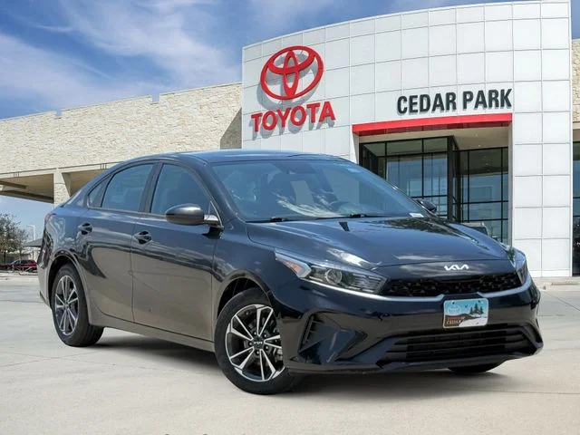 2023 Kia Forte LXS AT's photo