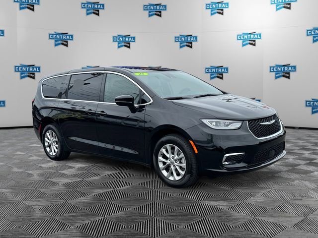 Used 2025 Black Chrysler Select image 8