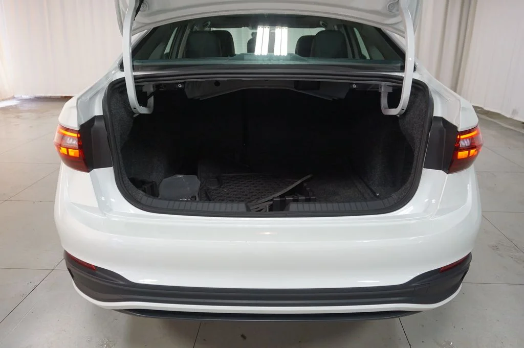 Certified Used 2025 Pure White Volkswagen 1.5T SE image 16