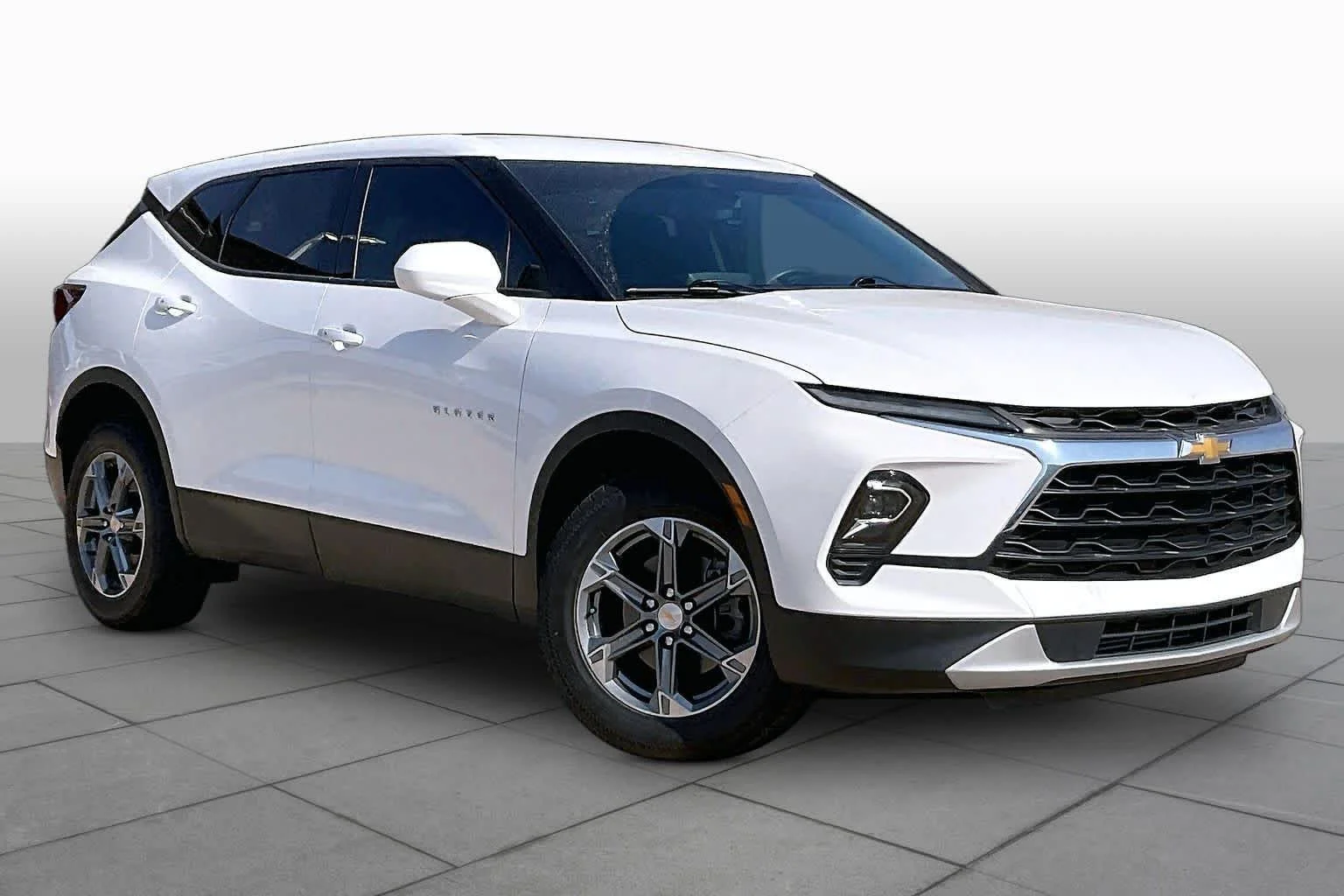 Used 2023 SUMMIT WHITE Chevrolet LT image 2
