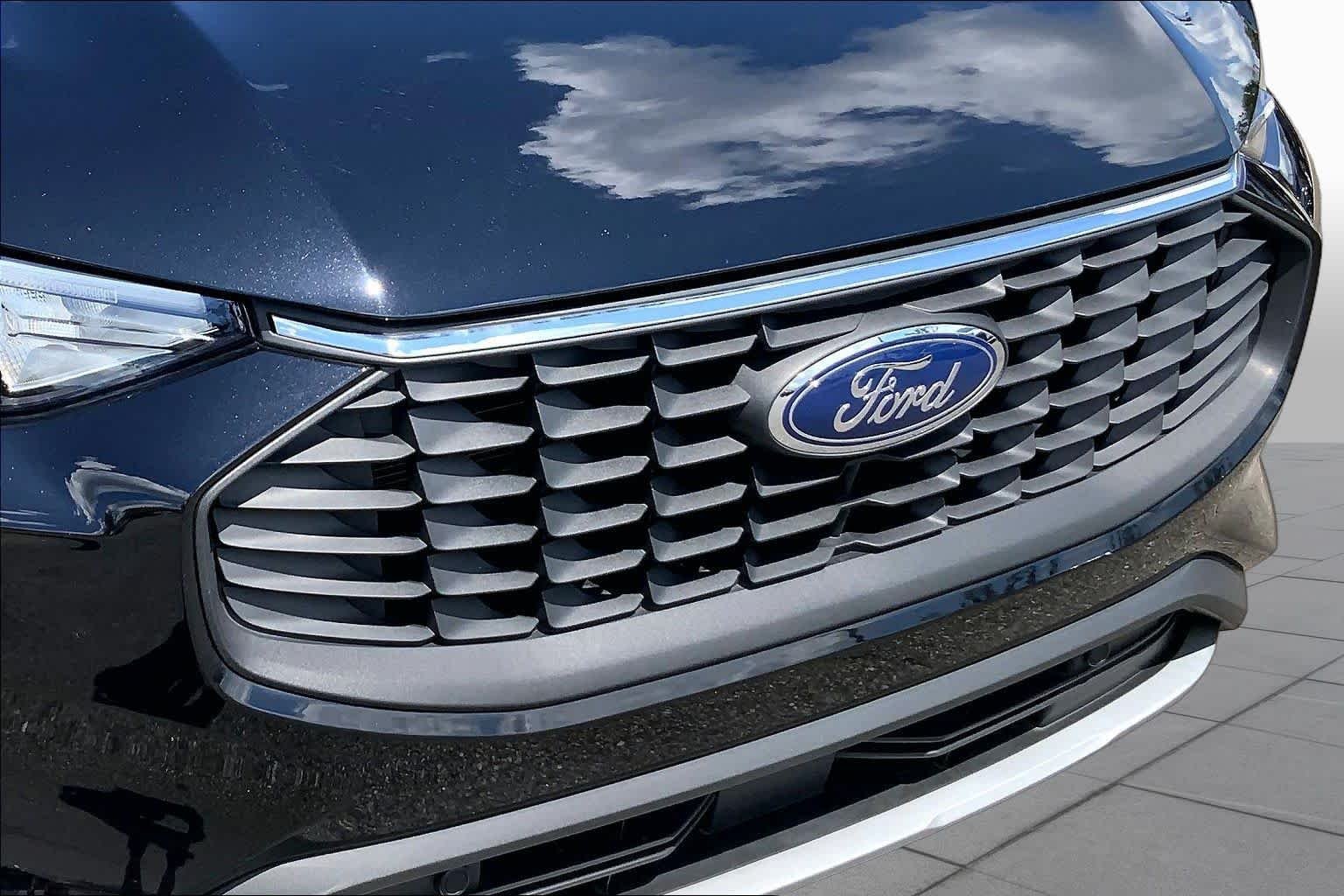 Used 2023 Agate Black Metallic Ford Active image 29