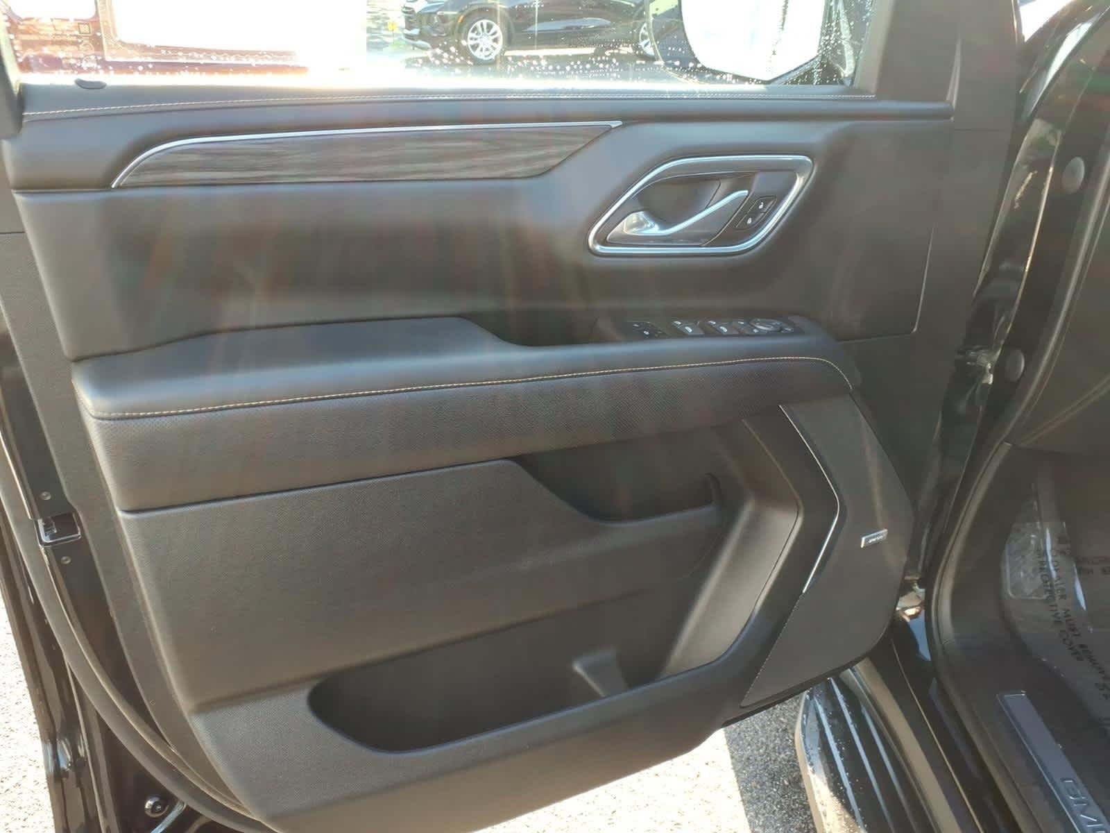 Used 2023 Onyx Black GMC SLT image 9
