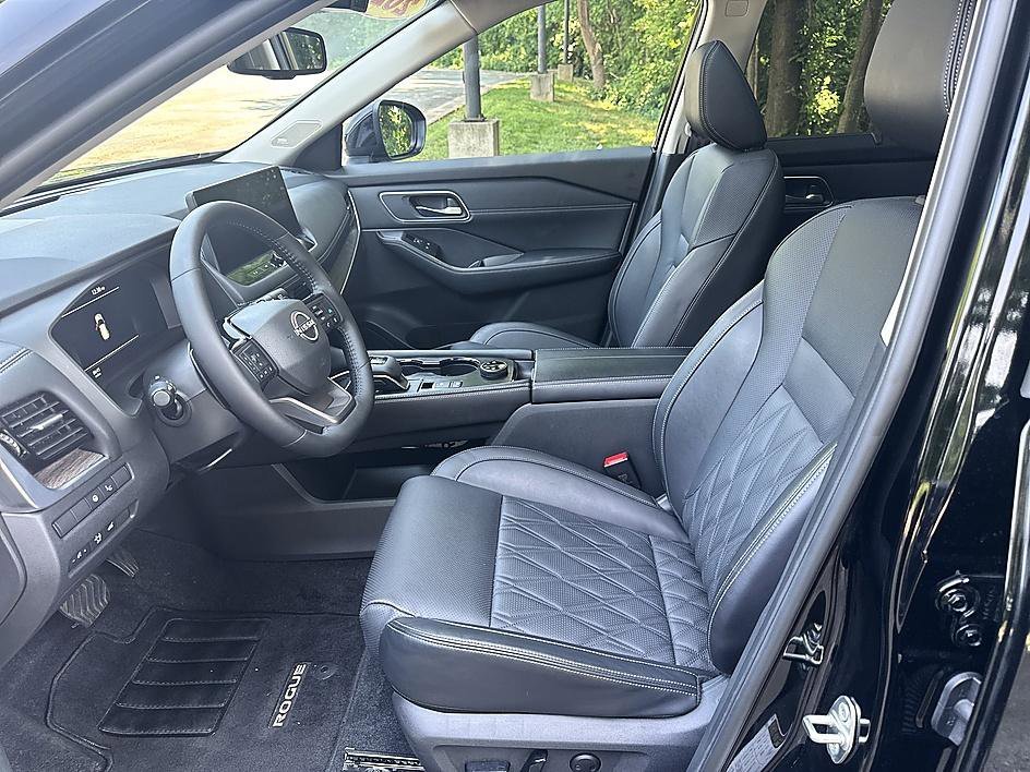 Used 2026 Super Black Nissan Platinum image 11