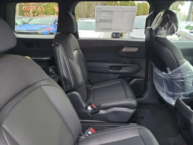 New 2027 Ivory Silver Kia S image 29