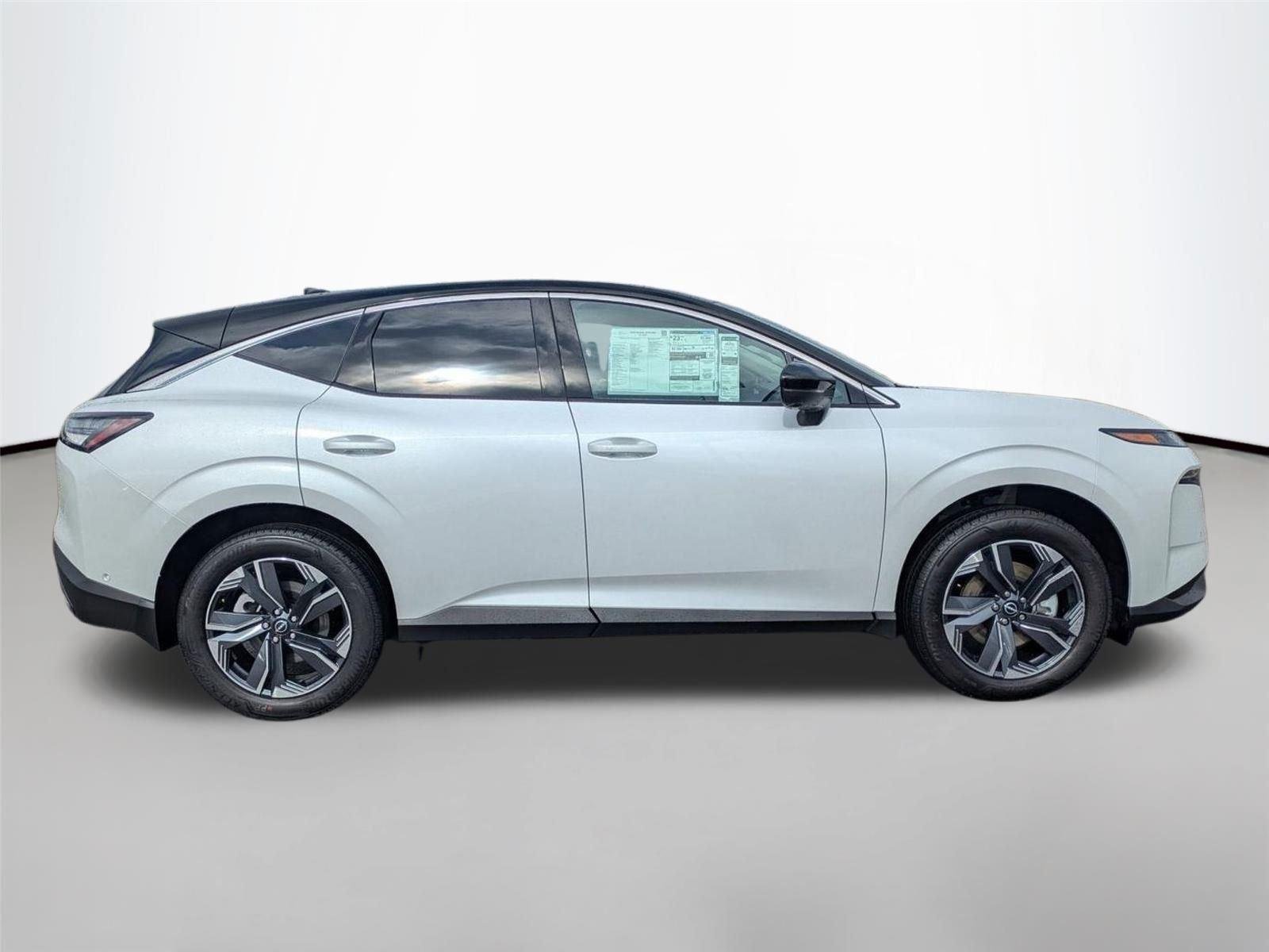 New 2025 Two-tone Everest White TriCoat / Super Black Nissan SL image 5