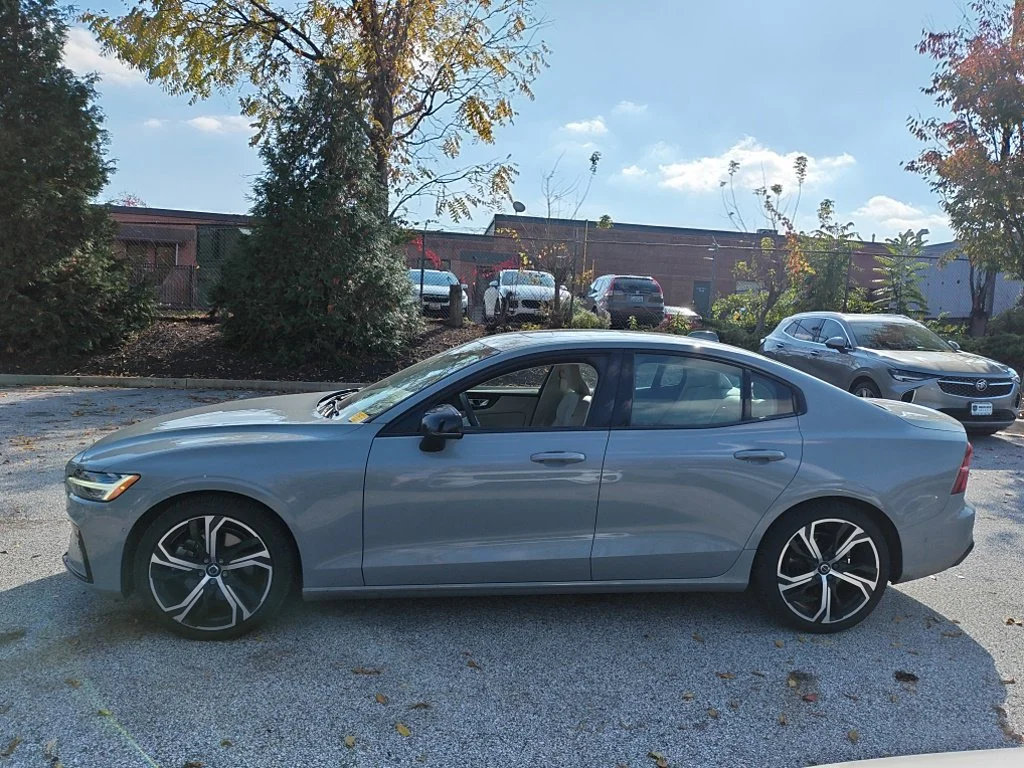 Used 2024 Gray Volvo Ultimate image 4