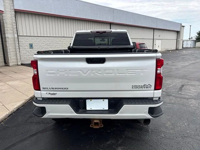 Used 2020 Pearl Chevrolet High Country image 9