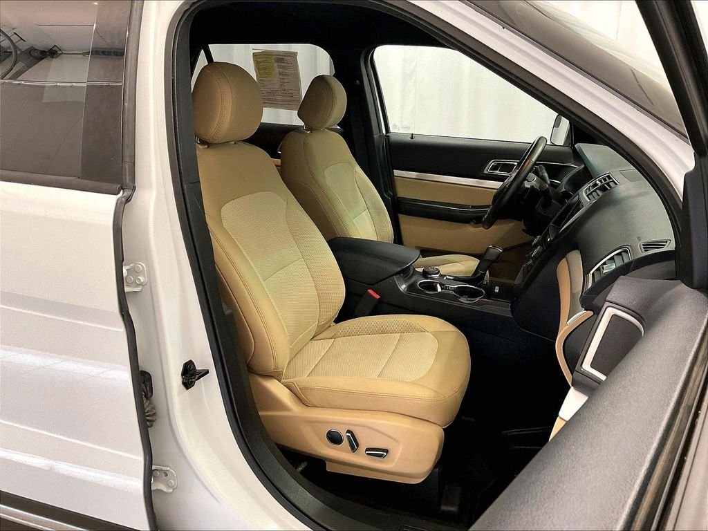 Used 2016 Oxford White Ford XLT image 11