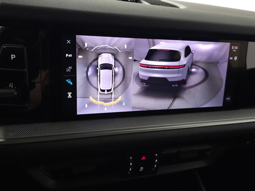 Used 2025  Porsche Base image 35