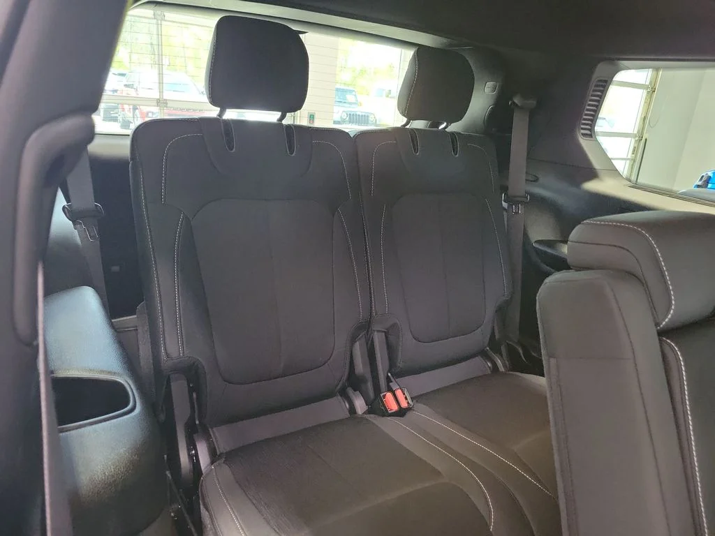 Used 2024 Silver Jeep Laredo image 16