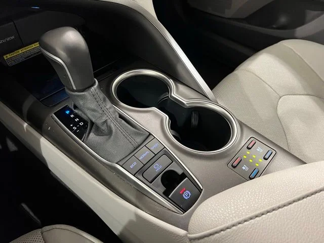 Used 2021  Toyota XLE image 18
