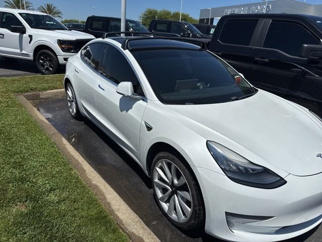 Used 2019  Tesla  image 2