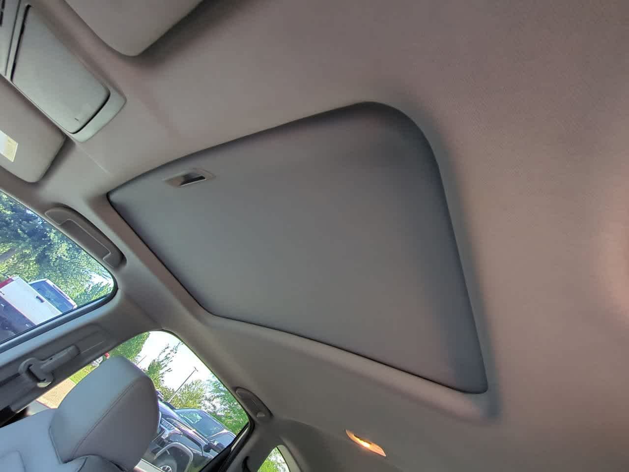 Used 2022 Lunar Silver Metallic Honda Touring image 19