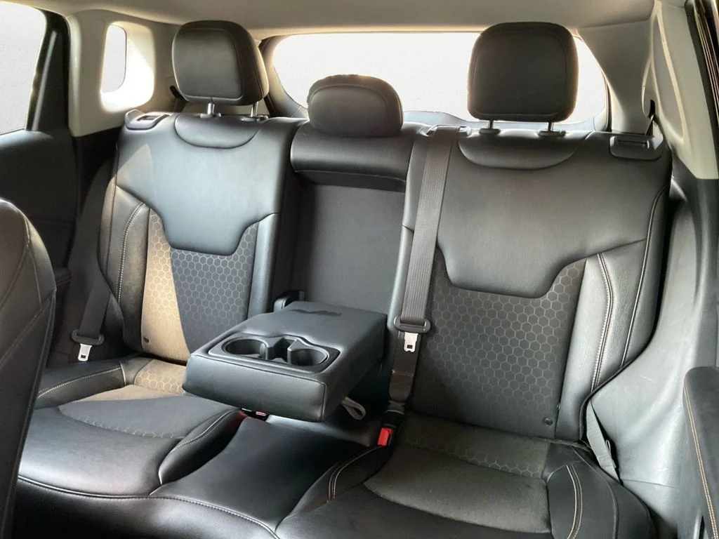 Used 2021 Black Jeep Latitude image 9