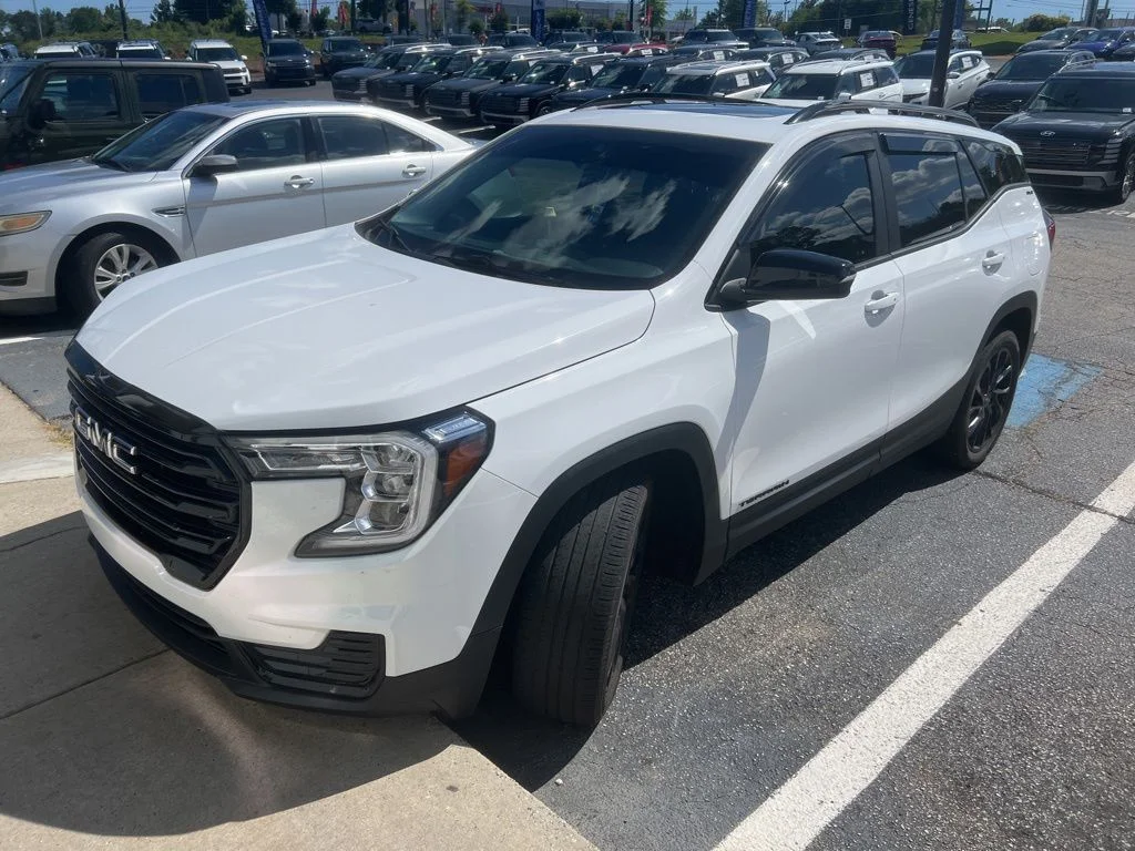 Used 2023 White GMC SLE image 2