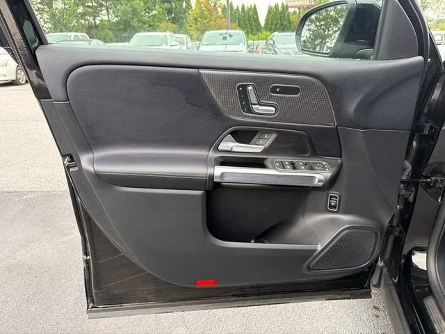 Used 2022 Black Mercedes-Benz GLB 250 image 10