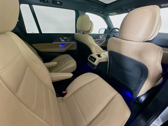 New 2026 MANUFAKTUR Moonlight White Metallic Mercedes-Benz GLS 580 image 33