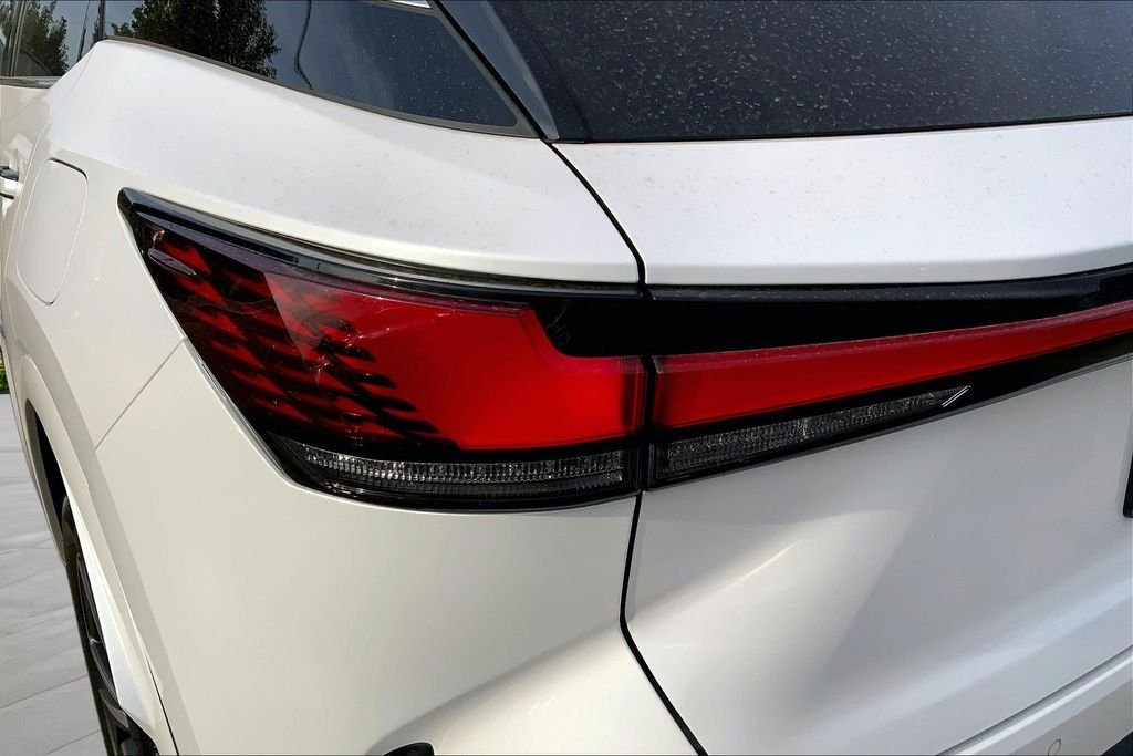 Used 2024 White Lexus 350 Premium image 22
