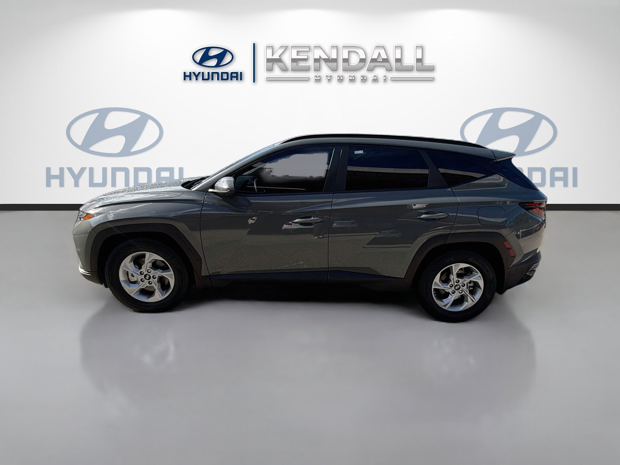 Used 2024 Hampton Gray Hyundai SEL image 4