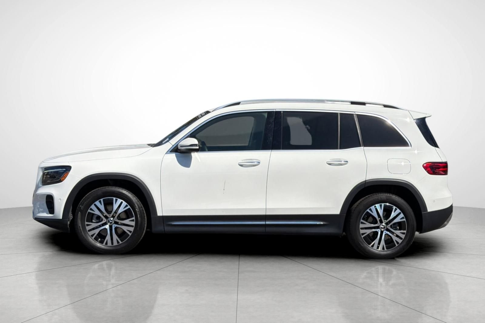 Used 2024 White Mercedes-Benz GLB 250 image 24