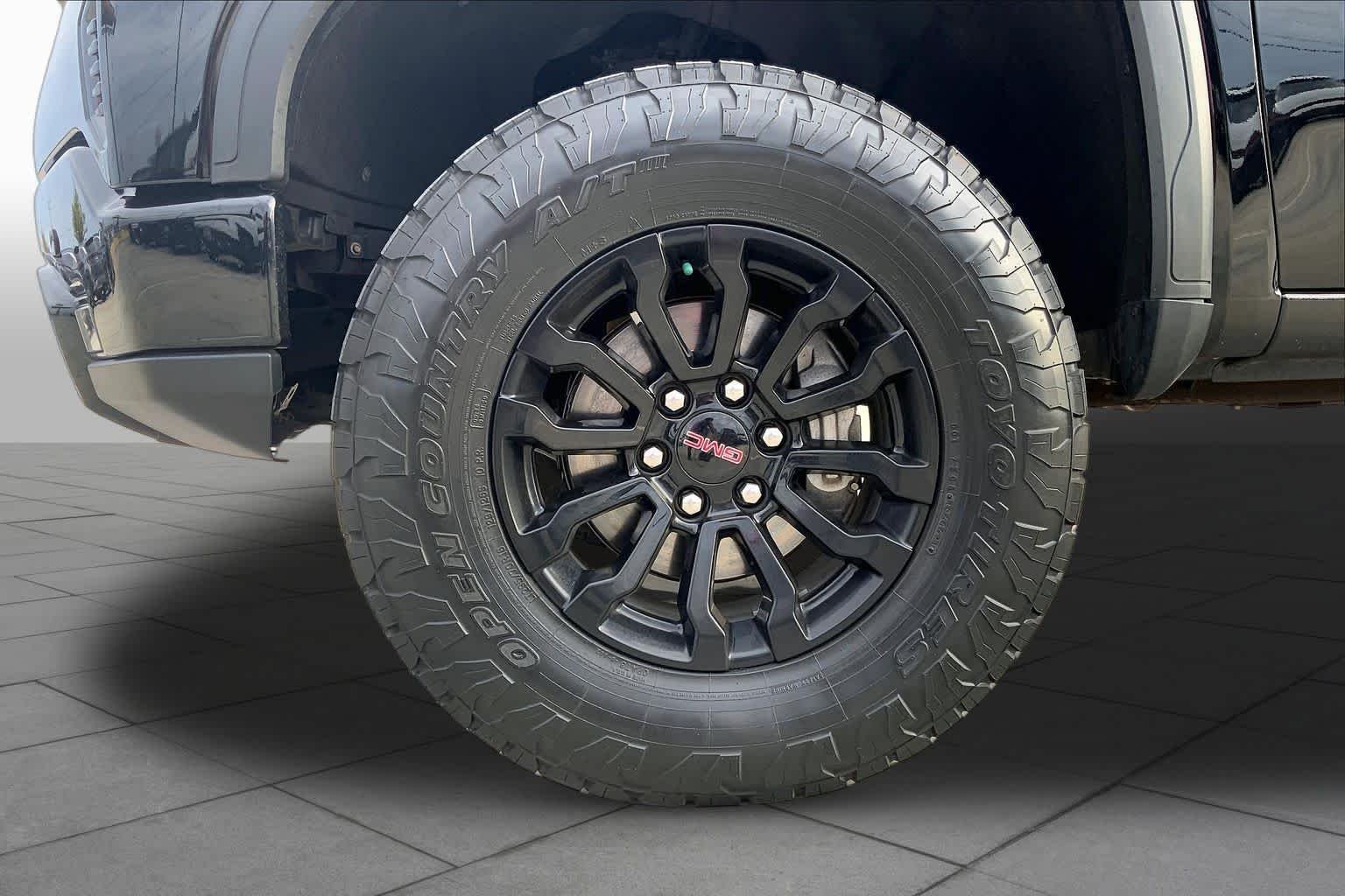 Used 2022 Onyx Black GMC AT4X image 11