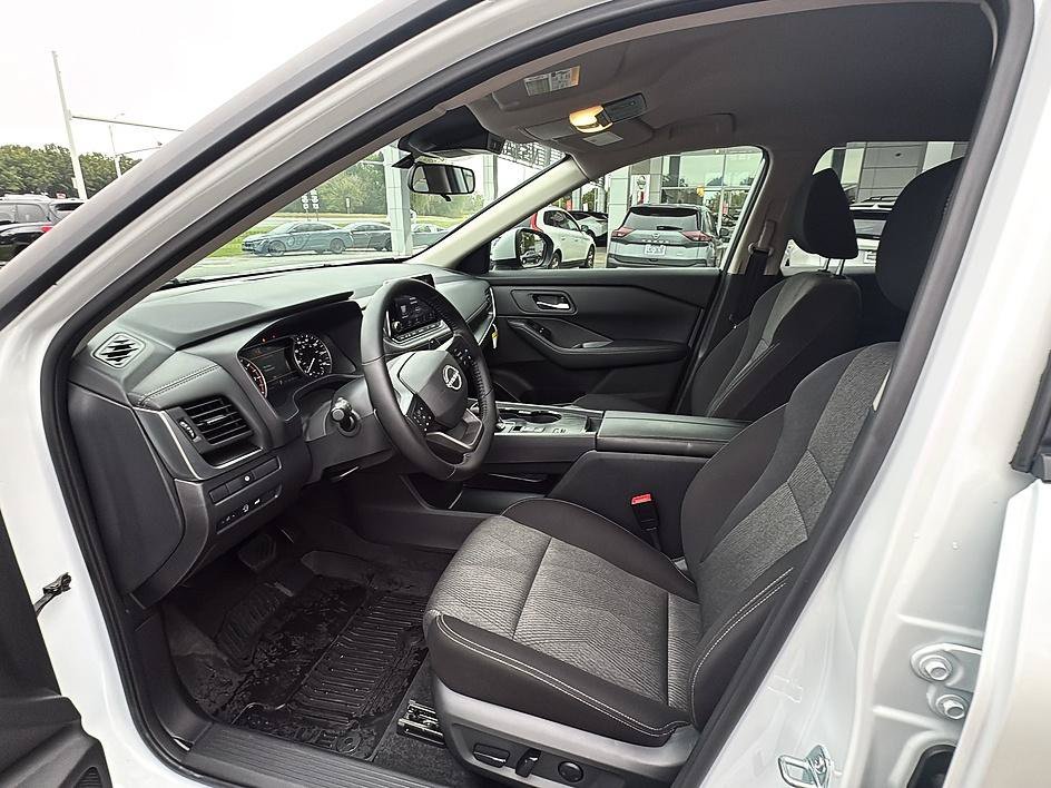 Certified Used 2026 Everest White Pearl Tricoat Nissan SV image 18