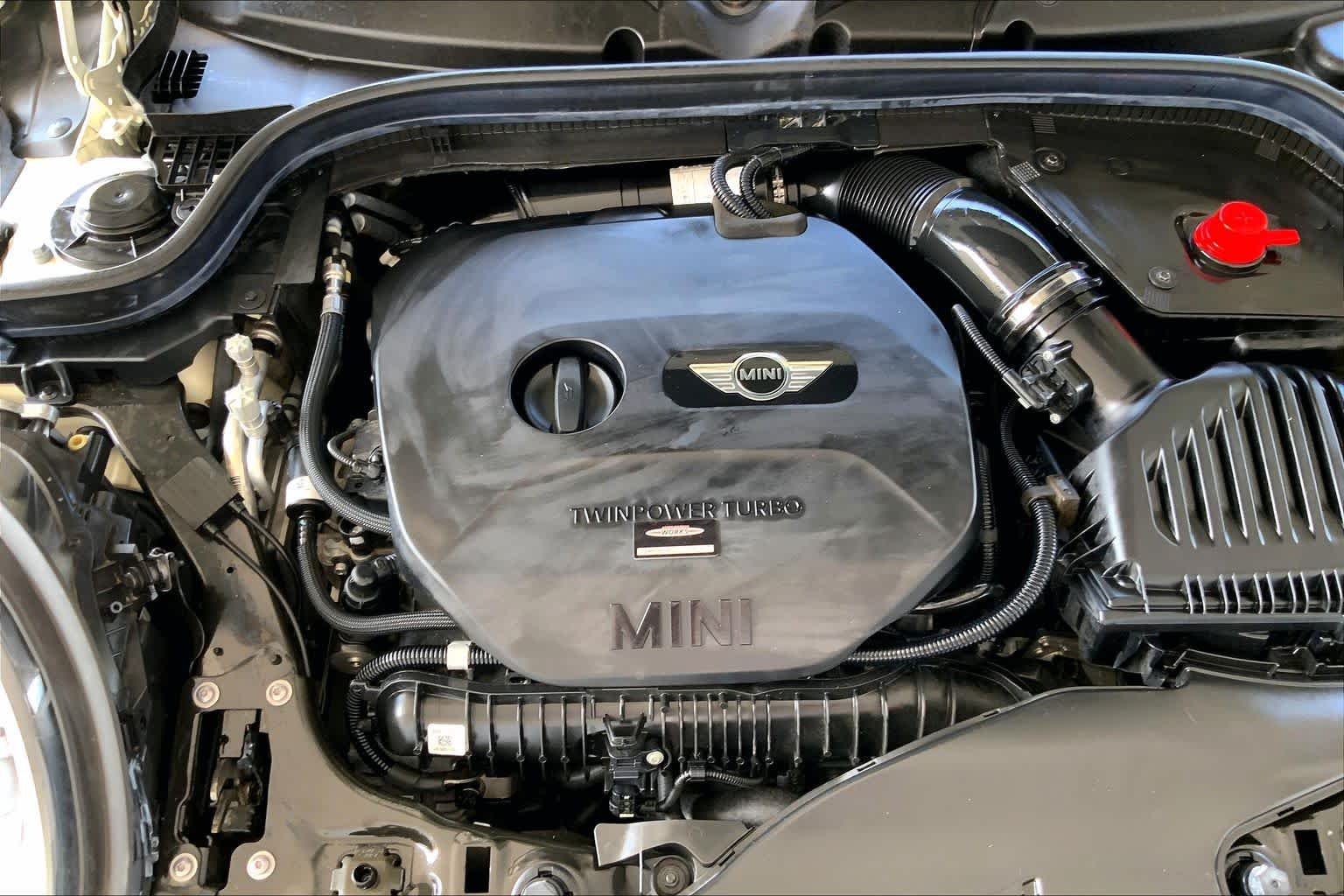 Used 2019 Pepper White MINI Cooper S image 31