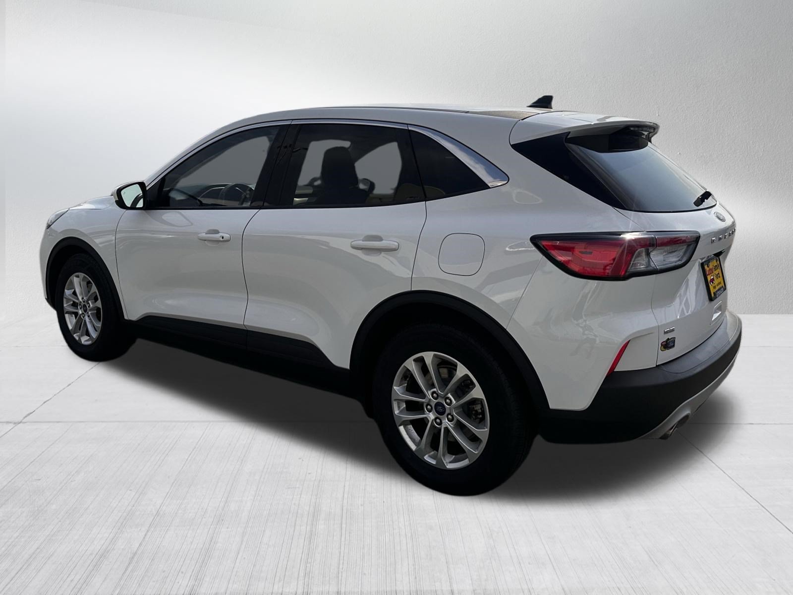 Certified Used 2021 Oxford White Ford SE image 5