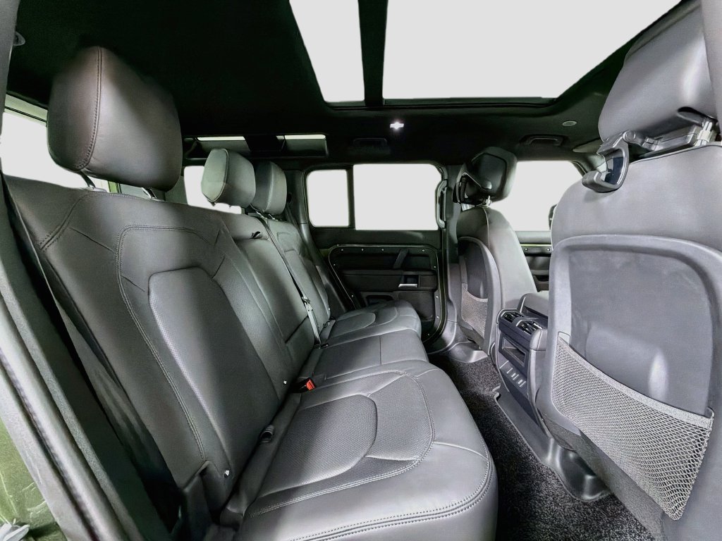 New 2026 Woolstone Green Land Rover X-Dynamic SE image 29