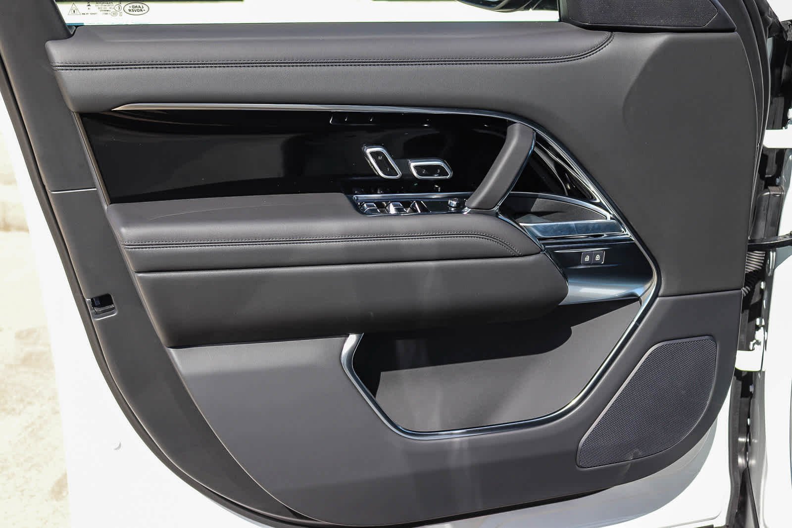 New 2027 Fuji White Land Rover SE image 19