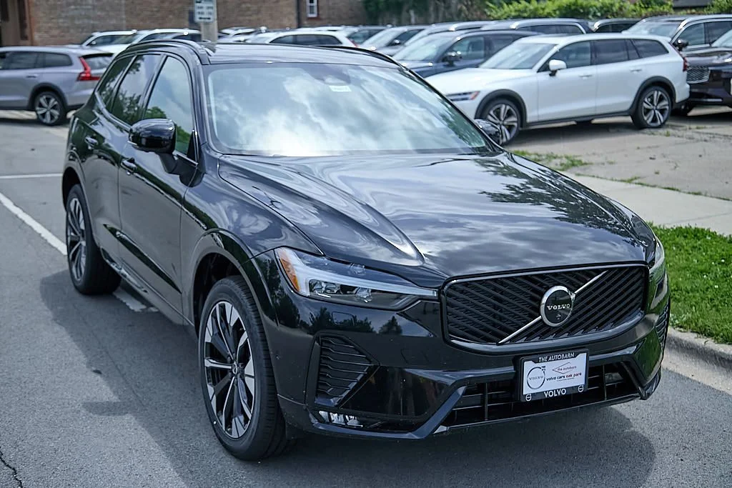 New 2026 Onyx Black Volvo Plus image 4