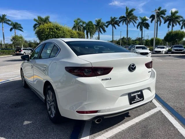 Used 2020 White Mazda  image 15