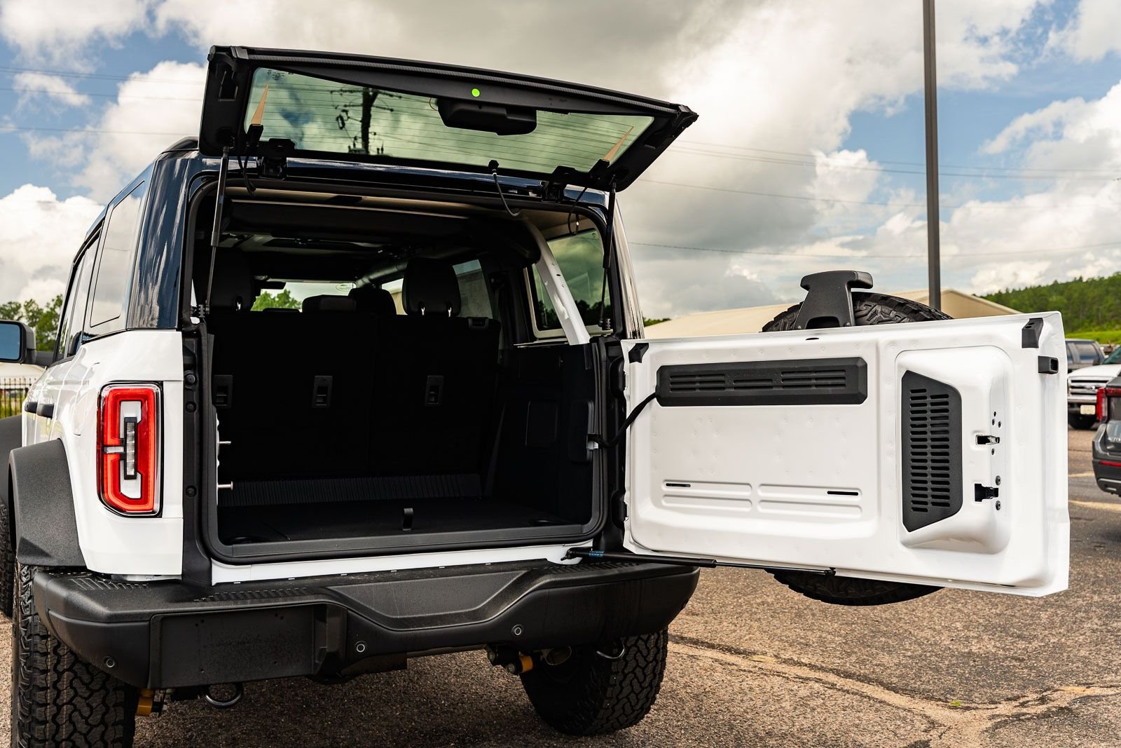 New 2026 Oxford White Ford Badlands® image 13