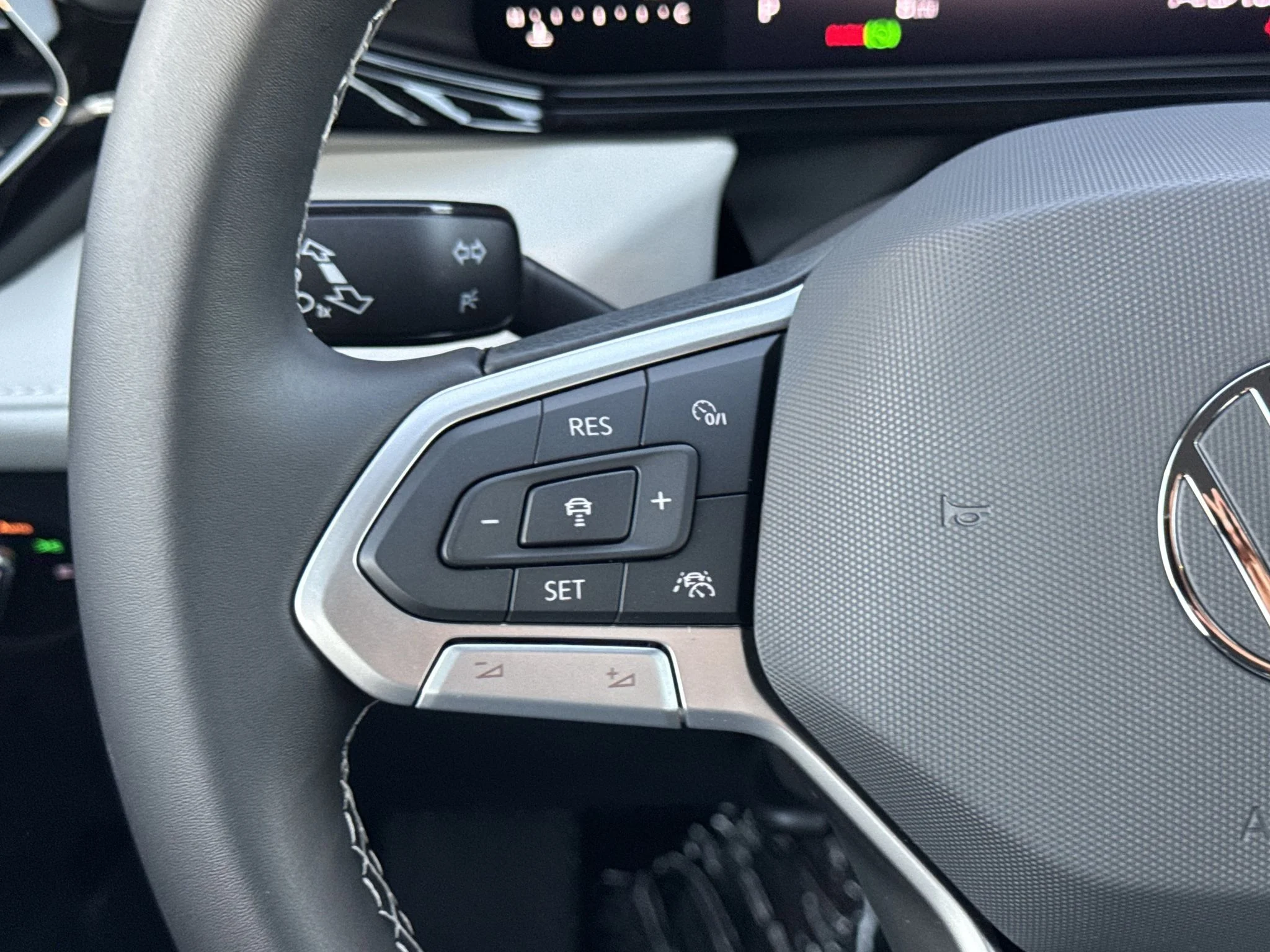 New 2027 Platinum Gray Metallic Volkswagen S image 18