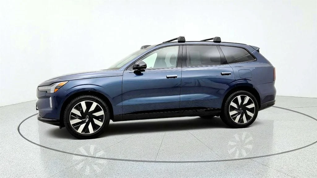 Used 2025 Denim Blue Metallic Volvo Twin Motor Performance Ultra 7-Seater w/ Bowers & Wilkins Audio image 8