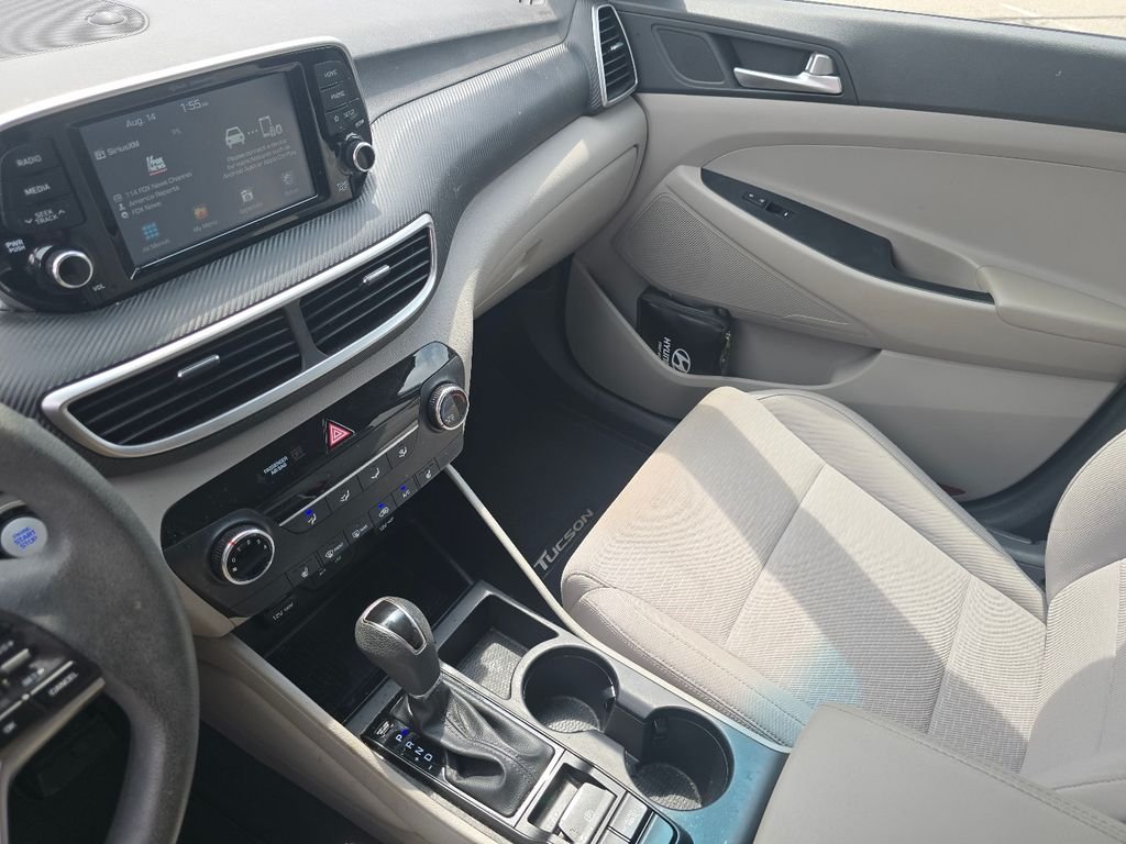 Used 2019 White Hyundai Value image 25