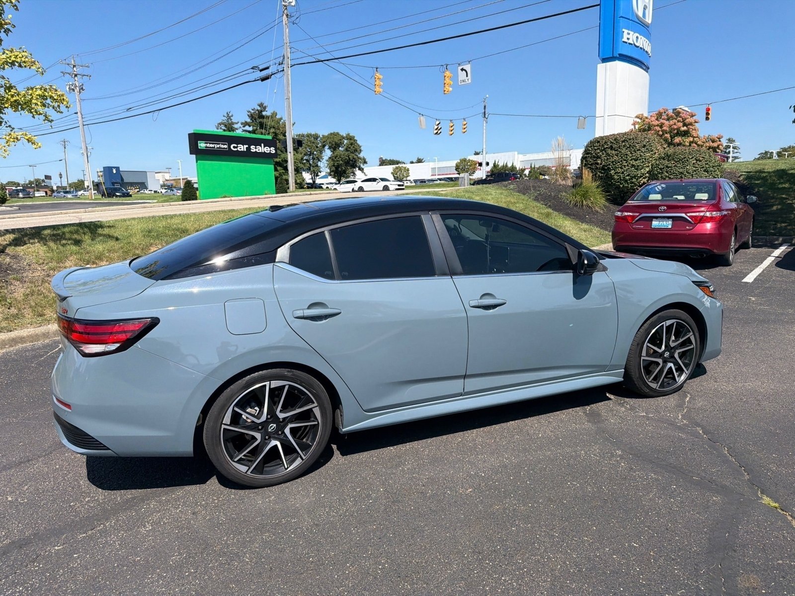 Used 2024 Atlantic Gray Metallic/Super Black Nissan SR image 17
