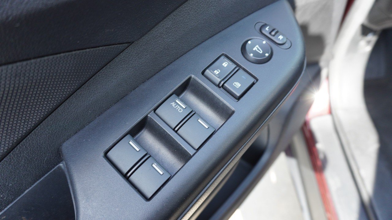 Used 2015 Red Honda LX image 21